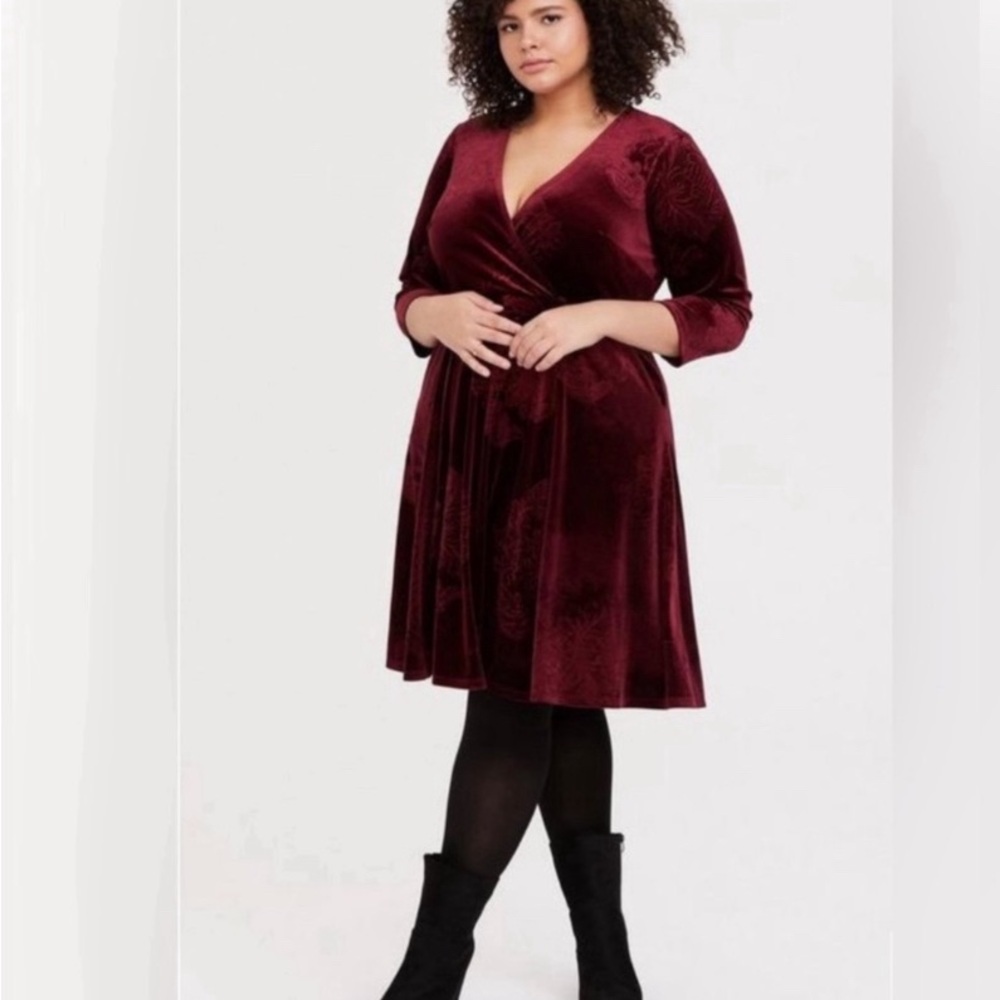 Torrid Burgundy Red Velvet Floral Surplise Wrap Dress Size 2